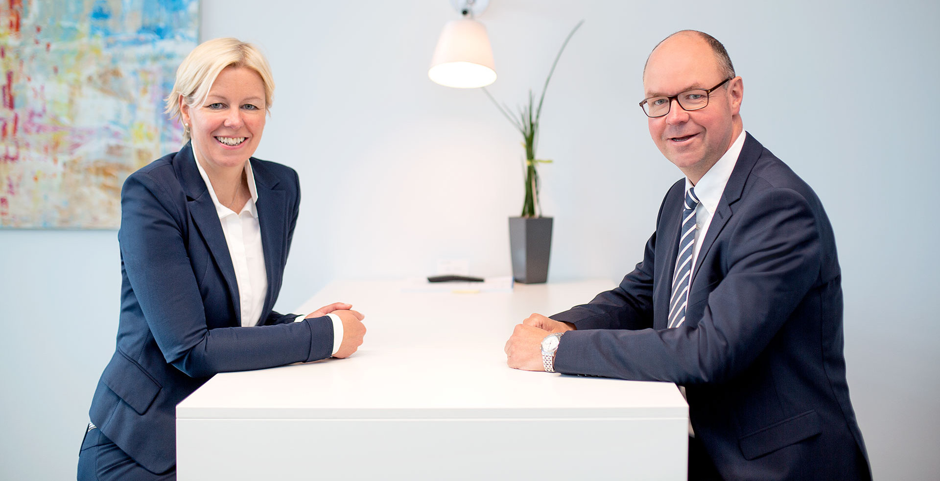 Tanja Kröger und Kai Kröger in einer Besprechung bei GTK Kröger E-Commerce Steuerberater 